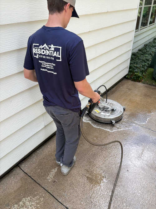 Residential driveway and facade cleaning